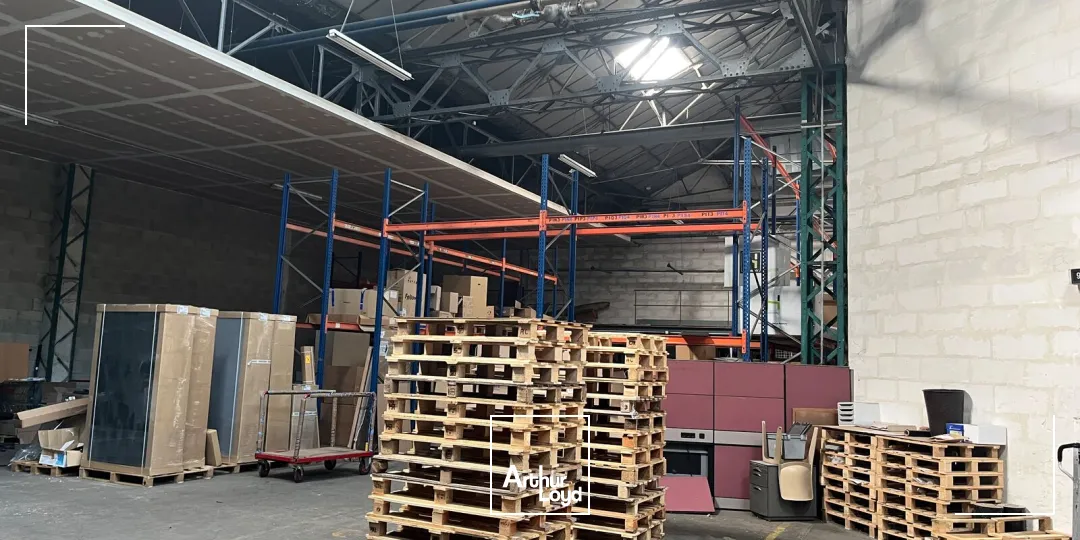 Emplacement commercial 2&nbsp;400 m2 façade RN20 FLEURY LESN AUBRAIS