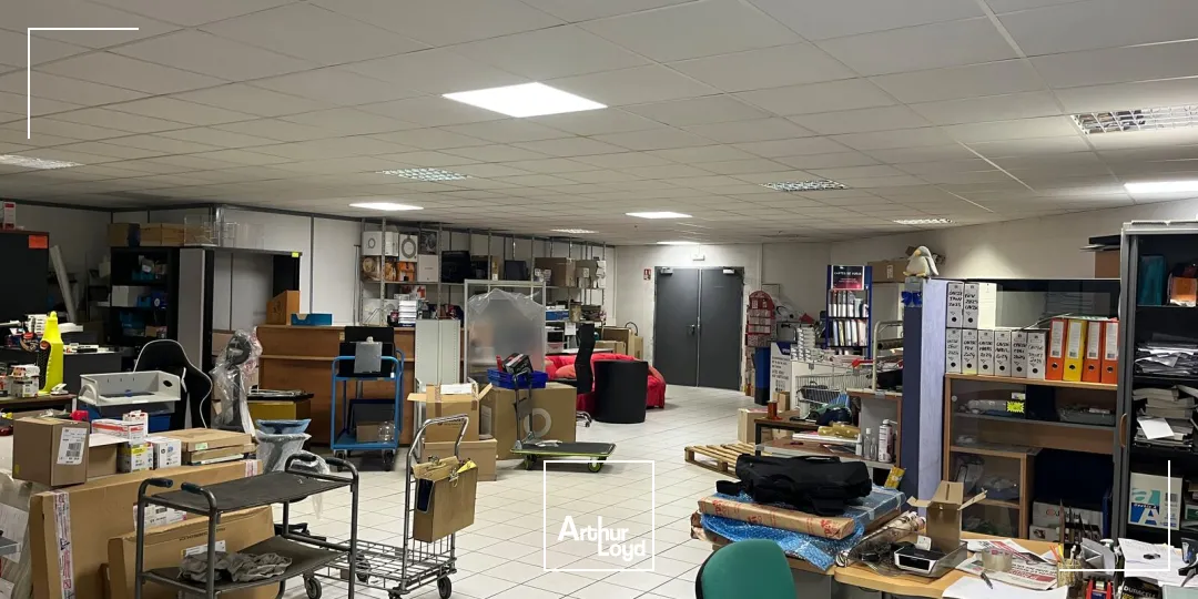 Emplacement commercial 2&nbsp;400 m2 façade RN20 FLEURY LESN AUBRAIS