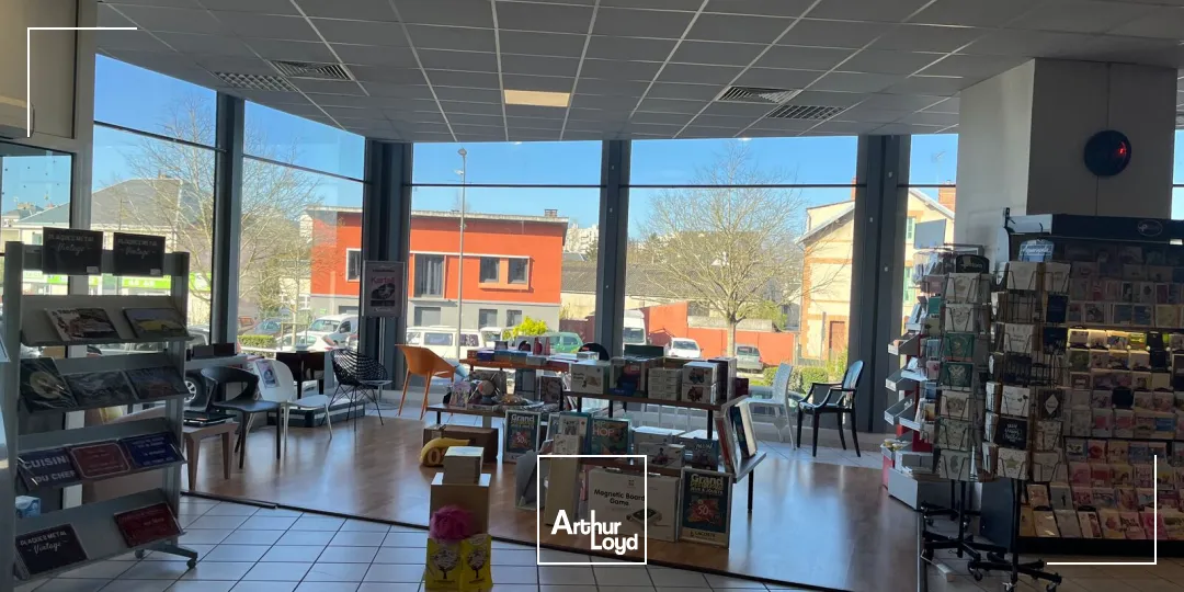 Emplacement commercial 2&nbsp;400 m2 façade RN20 FLEURY LESN AUBRAIS