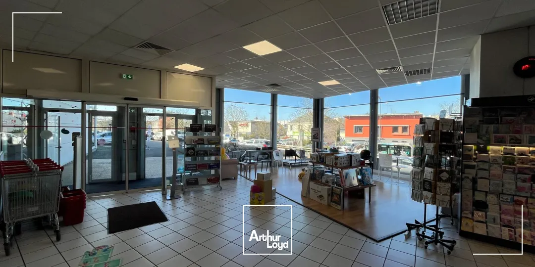 Emplacement commercial 2&nbsp;400 m2 façade RN20 FLEURY LESN AUBRAIS