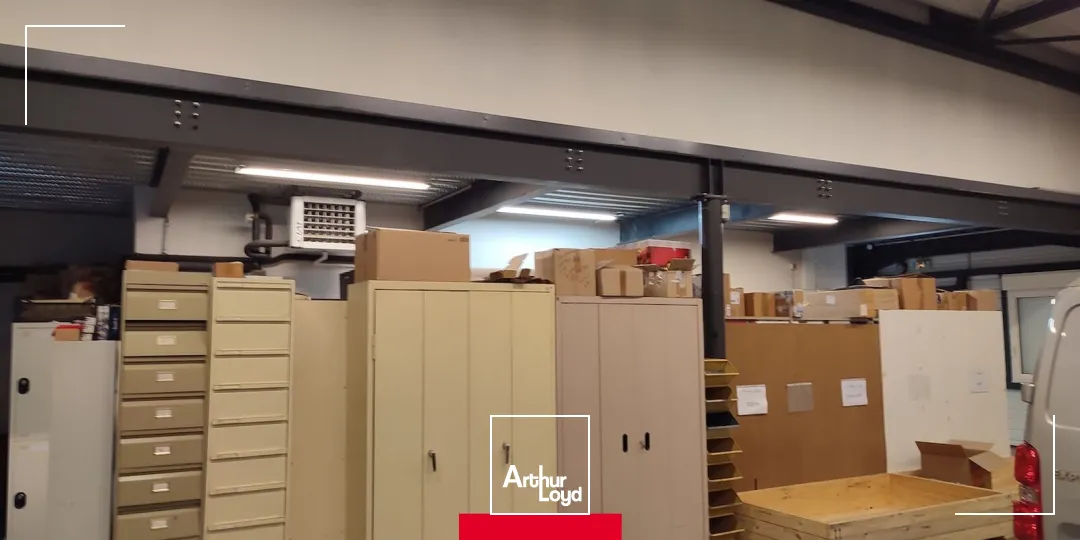 À LOUER : Local d'activité de 500 m² à TREVOUX