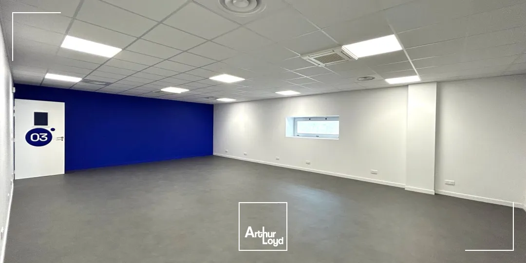 Locaux commerciaux d'environ 1300 m² à louer à Bordeaux 