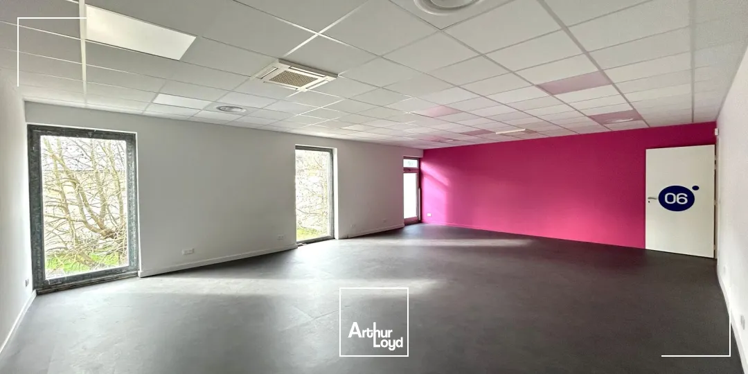 Locaux commerciaux d'environ 1300 m² à louer à Bordeaux 