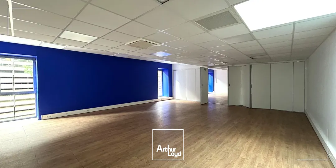 Locaux commerciaux d'environ 1300 m² à louer à Bordeaux 