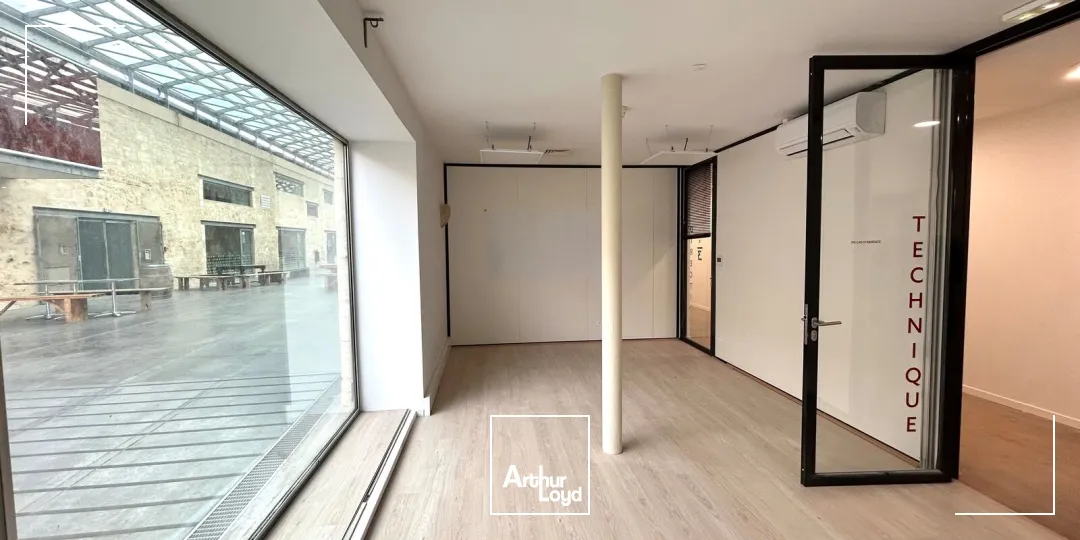 Locaux commerciaux d'environ 1300 m² à louer à Bordeaux 