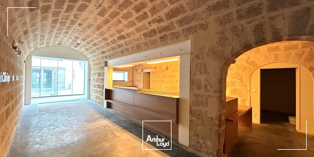 Locaux commerciaux d'environ 1300 m² à louer à Bordeaux 