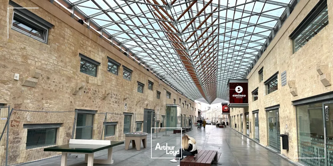 Locaux commerciaux d'environ 1300 m² à louer à Bordeaux 