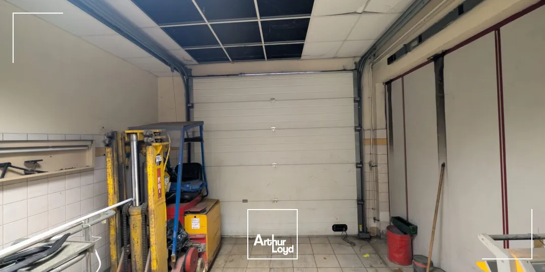 LOCAL MIXTE BUREAUX / ACTIVITÉ - PORTE SECTIONNELLE / PARKING / BUCHELAY (78) - AXE A13