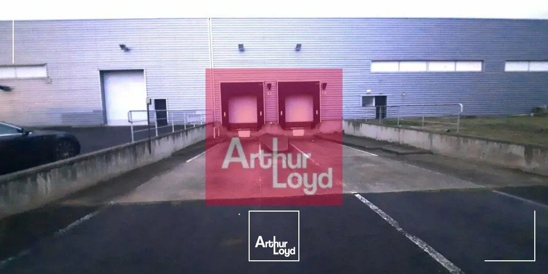 CLERMONT-FERRAND ZONE DES GRAVANCHES A LOUER LOCAL ACTIVITE 1440 M² - 2 QUAIS