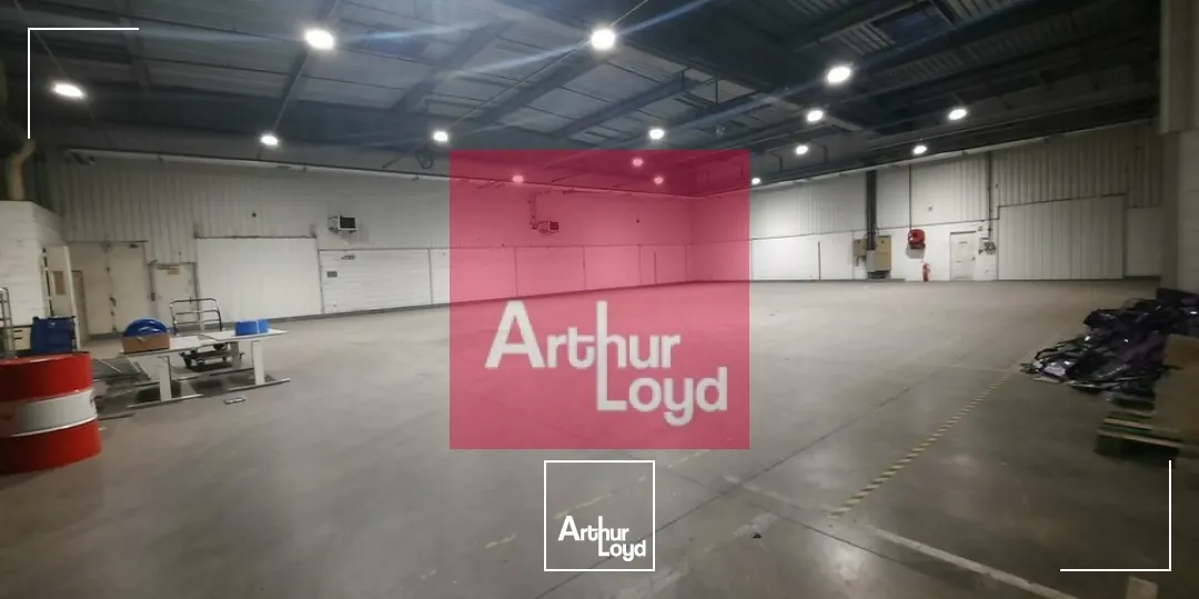 CLERMONT-FERRAND ZONE DES GRAVANCHES A LOUER LOCAL ACTIVITE 1440 M² - 2 QUAIS