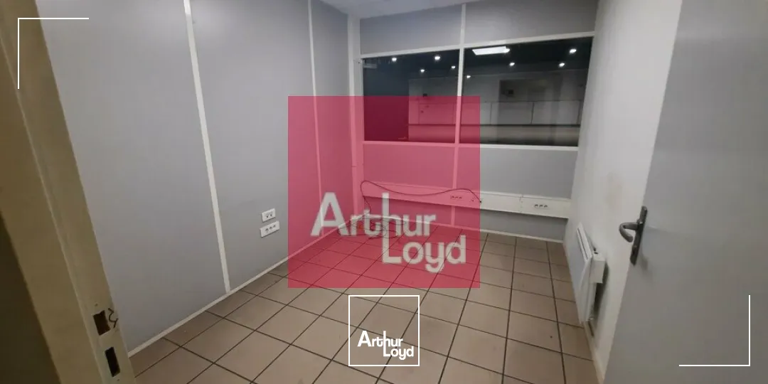 CLERMONT-FERRAND ZONE DES GRAVANCHES A LOUER LOCAL ACTIVITE 1440 M² - 2 QUAIS