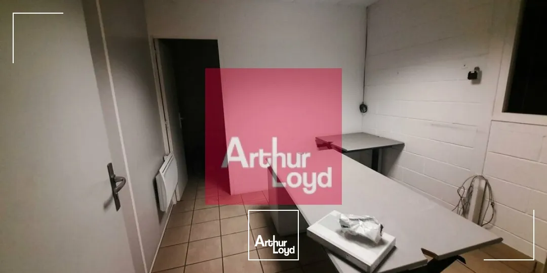 CLERMONT-FERRAND ZONE DES GRAVANCHES A LOUER LOCAL ACTIVITE 1440 M² - 2 QUAIS