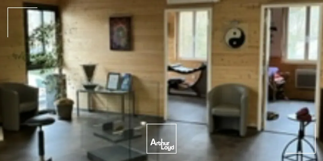 Local professionnel / bureaux à louer  Brive-la-Gaillarde, 1er étage avec ascenseur PMR