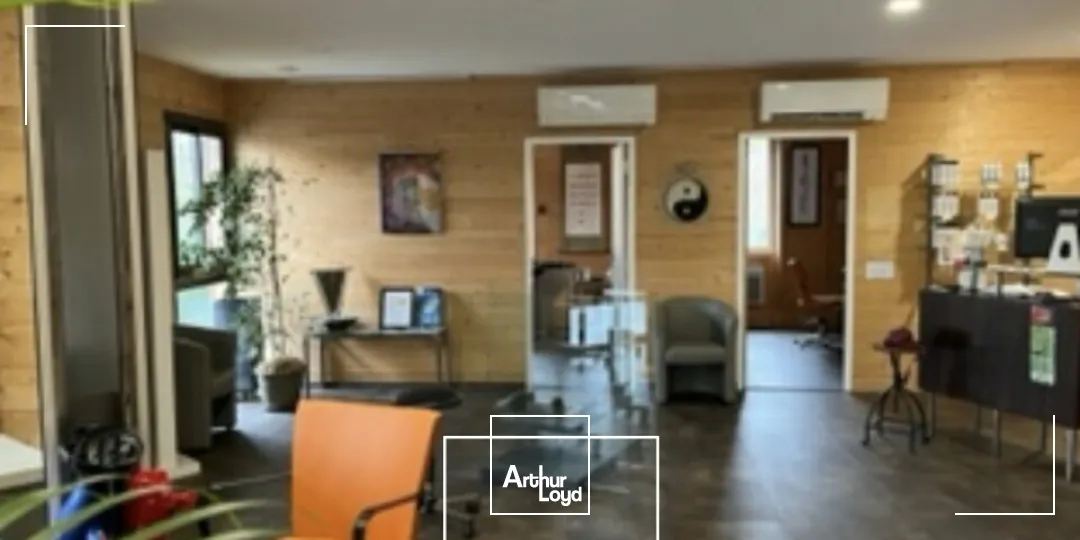 Local professionnel / bureaux à louer  Brive-la-Gaillarde, 1er étage avec ascenseur PMR