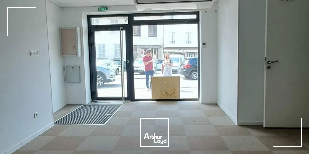 Local professionnel ou commercial de 88 m² à louer  Emplacement central et visible à Lubersac