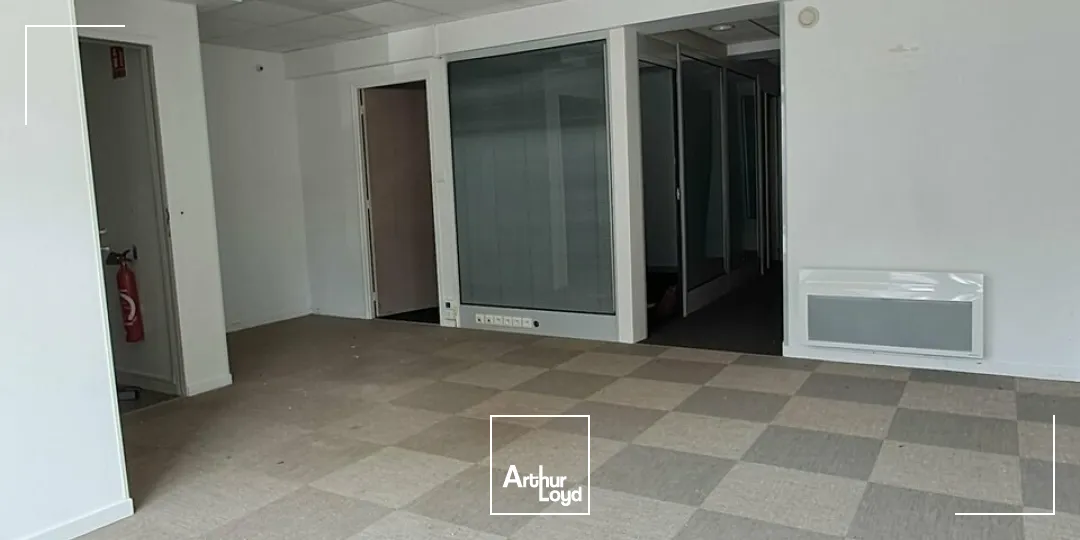 Local professionnel ou commercial de 88 m² à louer  Emplacement central et visible à Lubersac