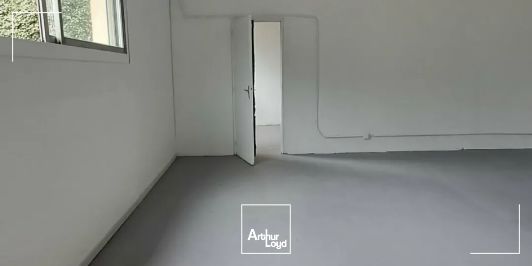 Local d'activité rénové de 245 m² à vendre ou à louer  Axe très fréquenté sortie de Brive