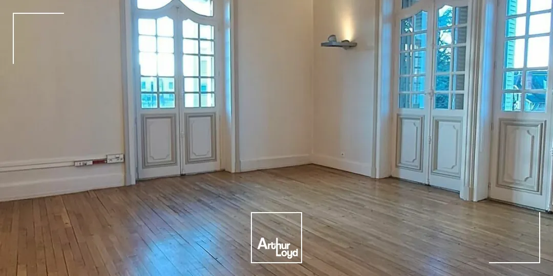 Bureau de 30 m² à louer avec parking  Centre-ville de Brive-la-Gaillarde