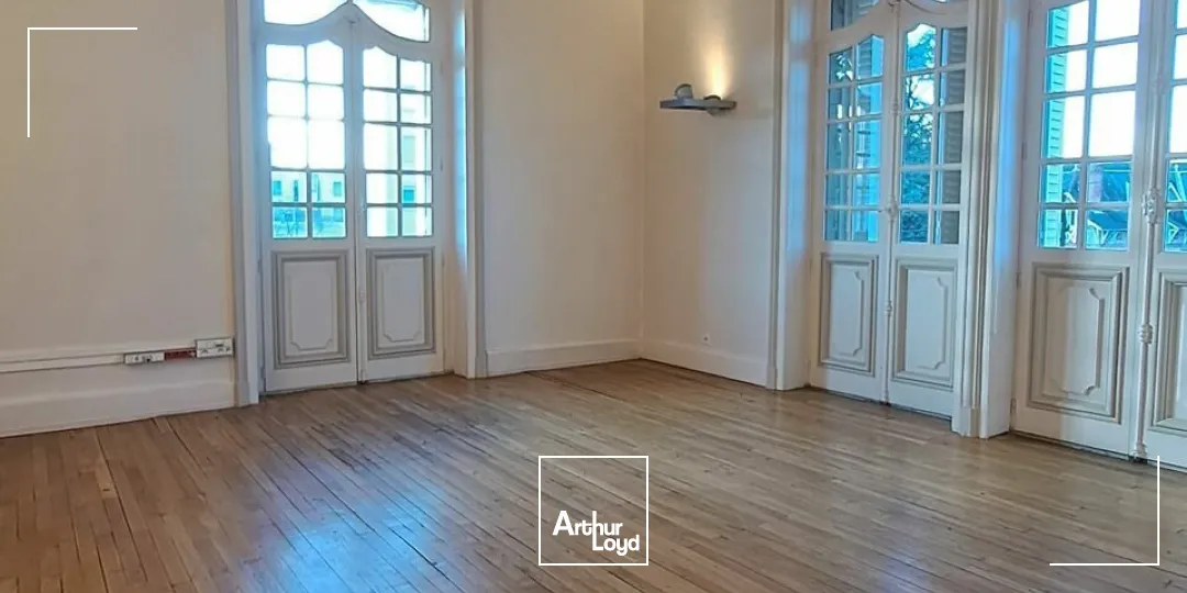 Bureau de 30 m² à louer avec parking  Centre-ville de Brive-la-Gaillarde
