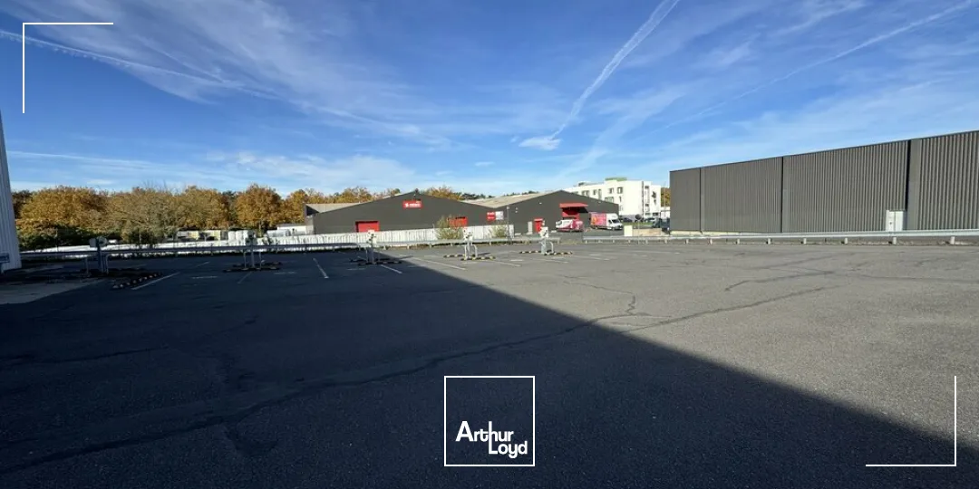 JOUE LES TOURS LOCAL D'ACTIVITES A LOUER 1670 M² FONCIER 5589 M²