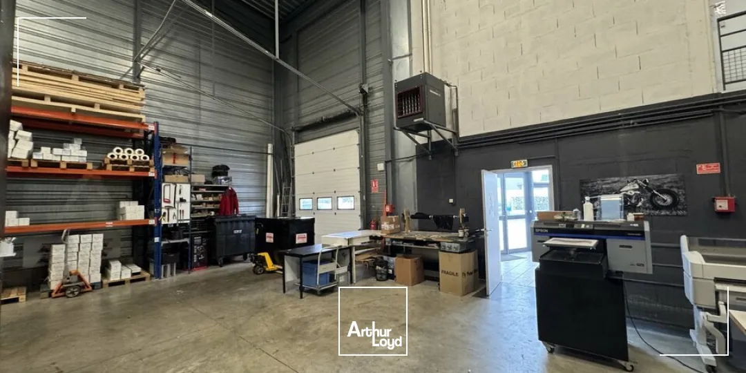 TOURS SUD SORIGNY - A LOUER BATIMENT D'ACTIVITES DE 750 M² - LA GRANGE BARBIER