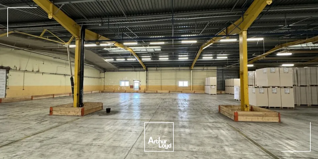 JOUE LES TOURS LOCAL DE STOCKAGE ACTIVITE A LOUER 3026 M²