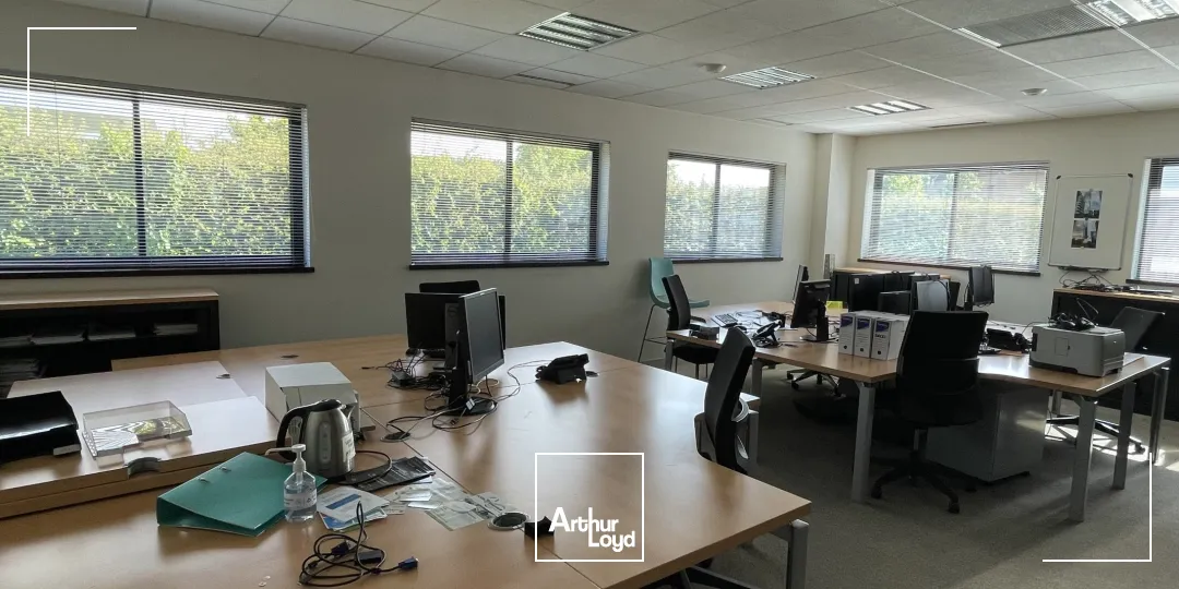 A LOUER BUREAUX DE 282 M2 À 337 M2 - LACROIX SAINT OUEN - PARC TERTIAIRE