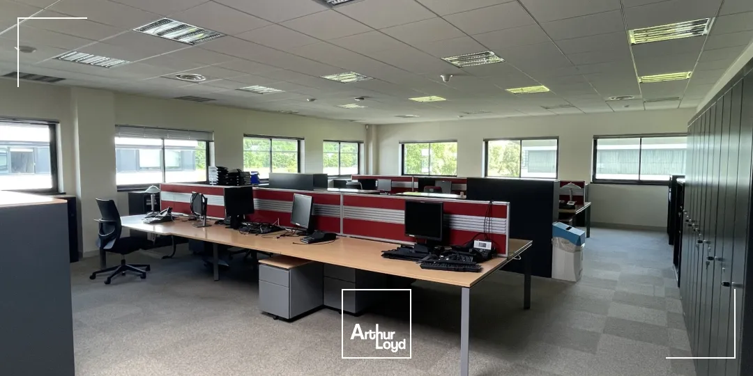 A LOUER BUREAUX DE 282 M2 À 337 M2 - LACROIX SAINT OUEN - PARC TERTIAIRE