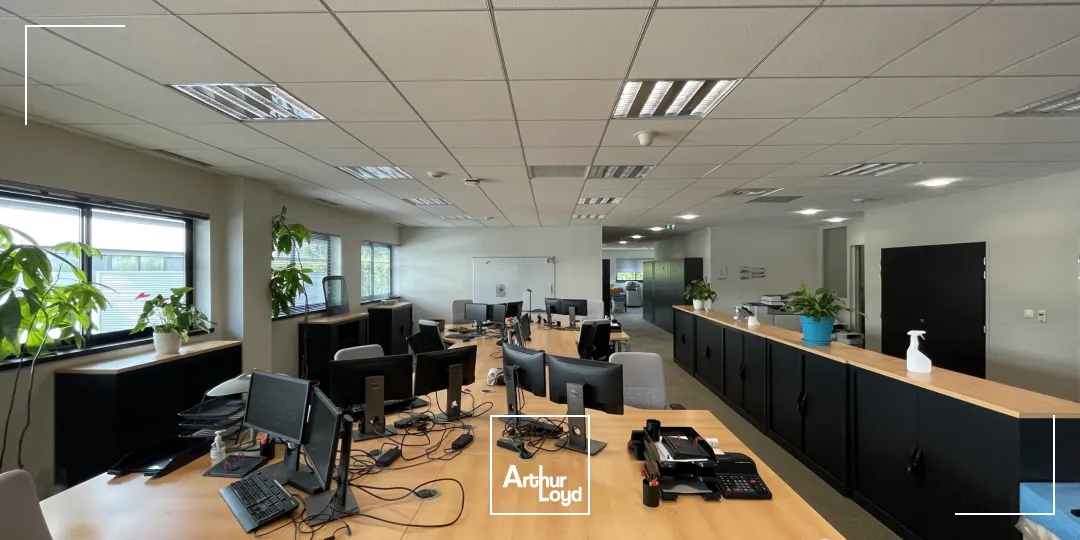 A LOUER BUREAUX DE 282 M2 À 337 M2 - LACROIX SAINT OUEN - PARC TERTIAIRE