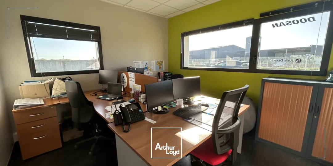 A VENDRE - LOCAL ACTIVITES - BUREAUX - 577 m2 - PONTCHATEAU - A LOUER