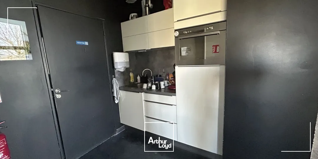 A VENDRE - LOCAL ACTIVITES - BUREAUX - 577 m2 - PONTCHATEAU - A LOUER