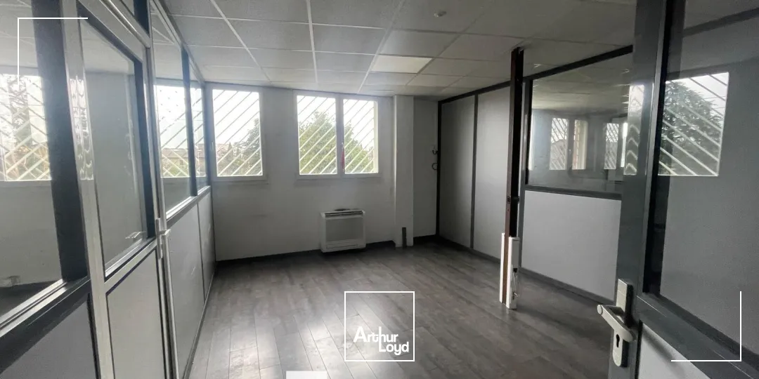 A louer - Bâtiments industriels avec bureaux climatisés - Décines Charpieu