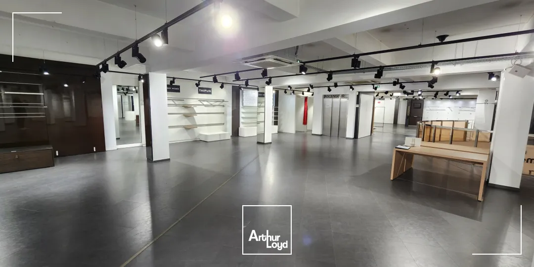 Emplacement premium - Local commercial de 1&nbsp;200 m2 - Hyper centre Belfort