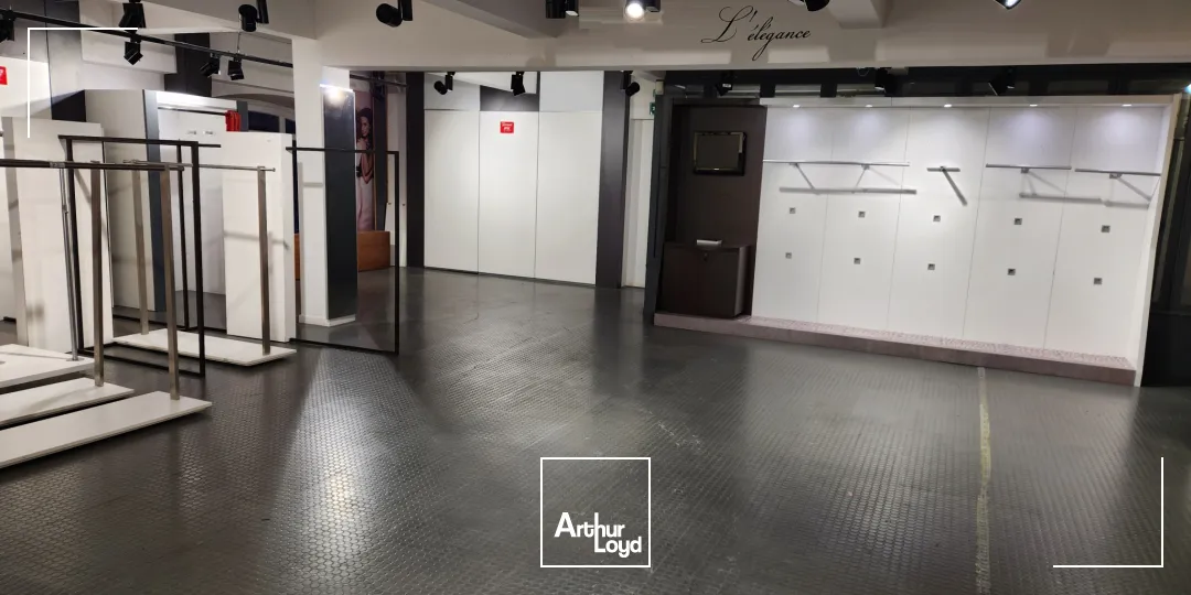 Emplacement premium - Local commercial de 1&nbsp;200 m2 - Hyper centre Belfort