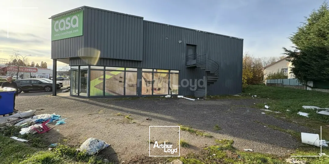 LOCAL COMMERCIAL à LOUER de 1005 m²