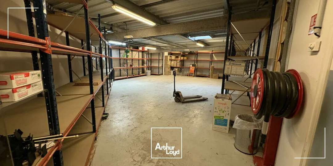 LOCAL COMMERCIAL à LOUER de 1005 m²