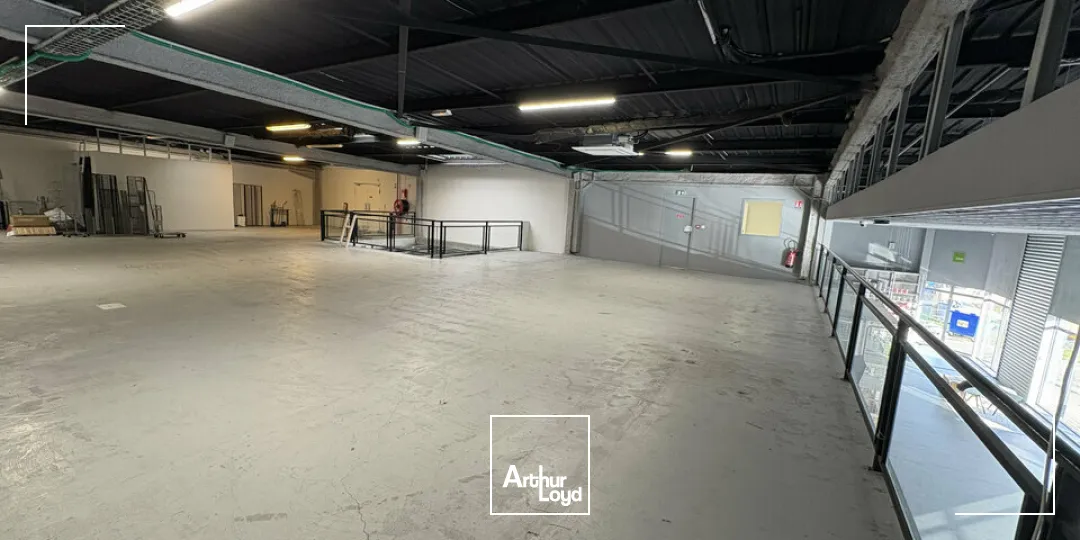 LOCAL COMMERCIAL à LOUER de 1005 m²