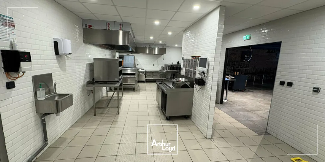 LOCAL COMMERCIAL à LOUER de 670 m²