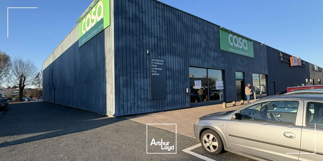 LOCAL COMMERCIAL à LOUER de 690 m²