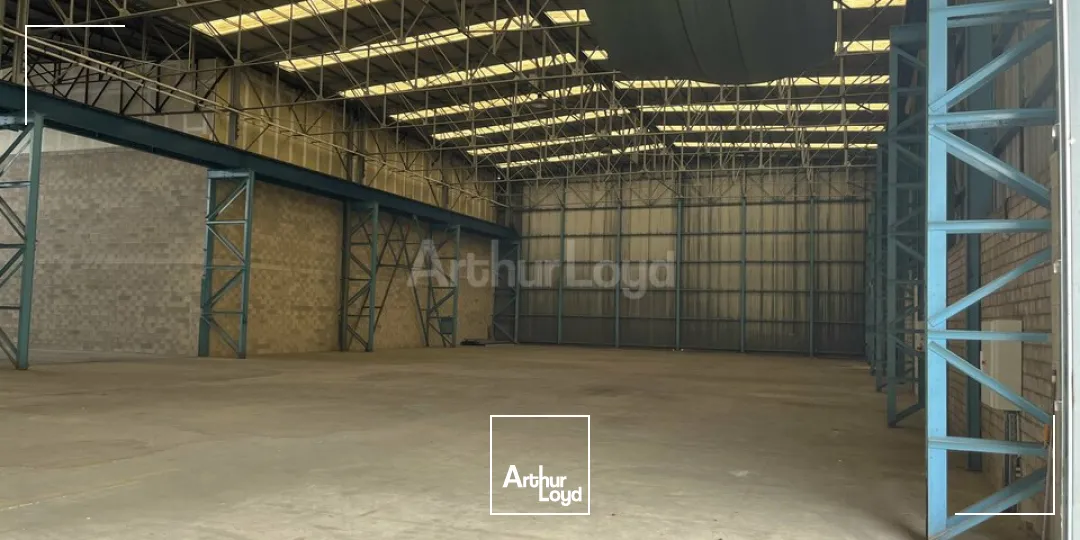 LOCAL D'ACTIVITE - ENTREPOT à LOUER de 1610 m²