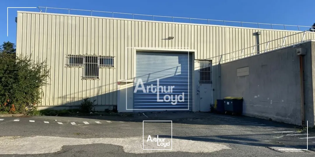 MONTGERON - BATIMENT INDEPENDANT A LOUER