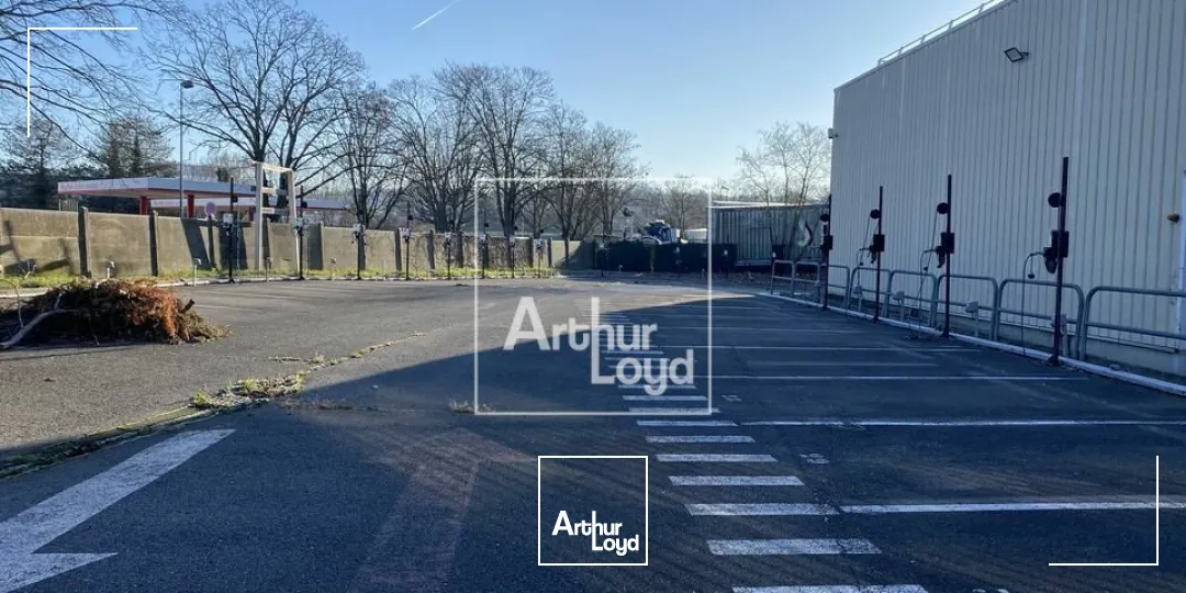 MONTGERON - BATIMENT INDEPENDANT A LOUER