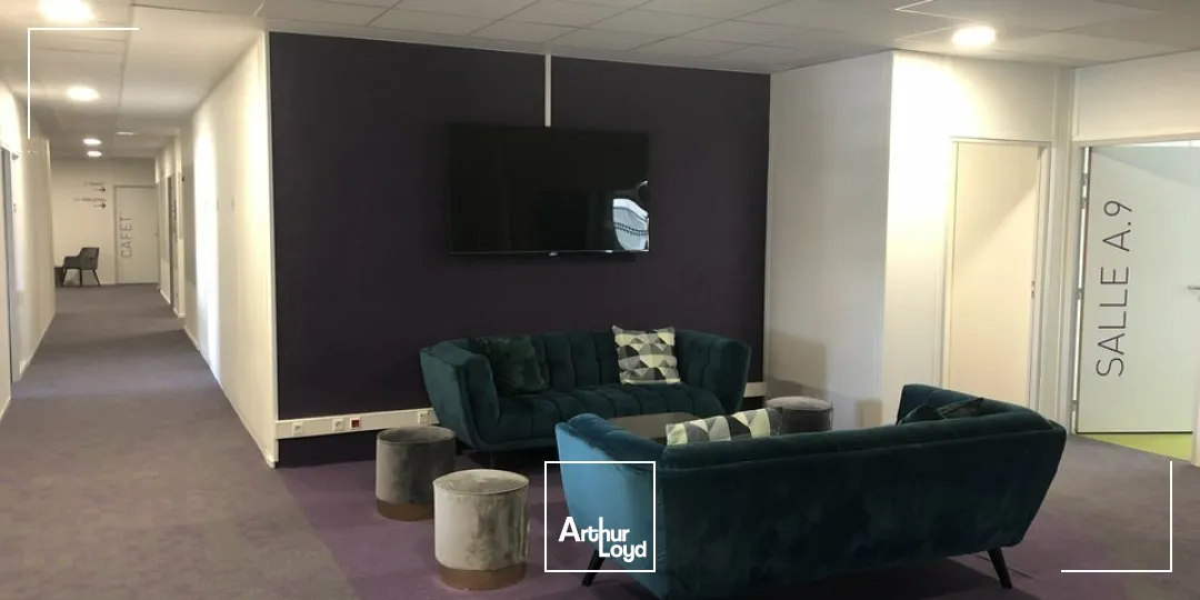 TOURS BUREAUX A LOUER de 44 M² A 2557 M² PARKINGS