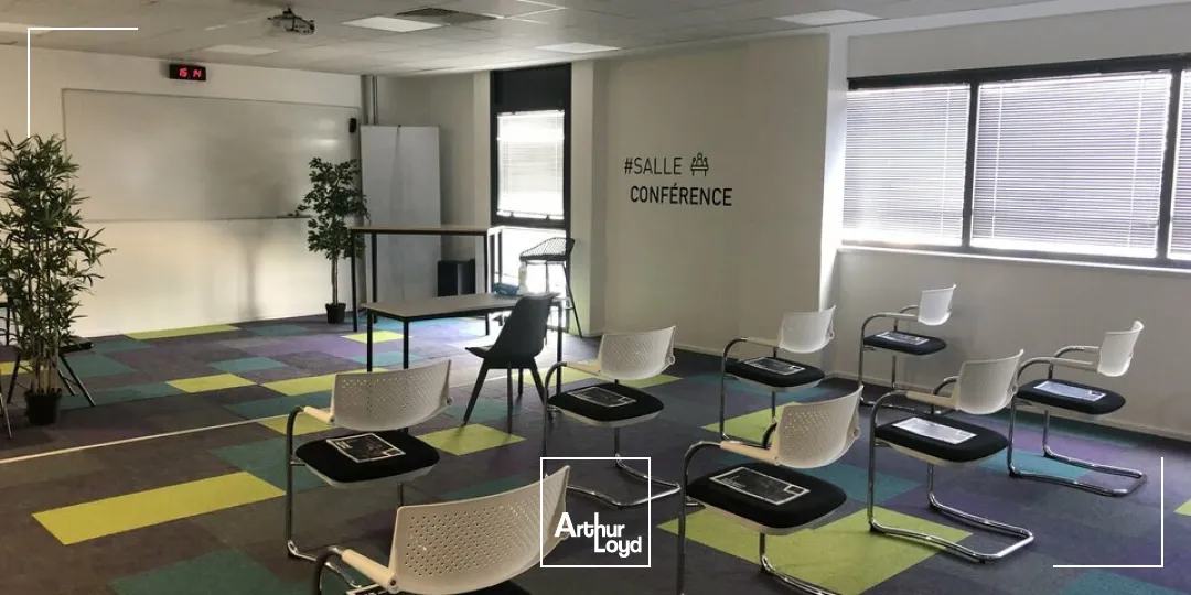 TOURS BUREAUX A LOUER de 44 M² A 2557 M² PARKINGS