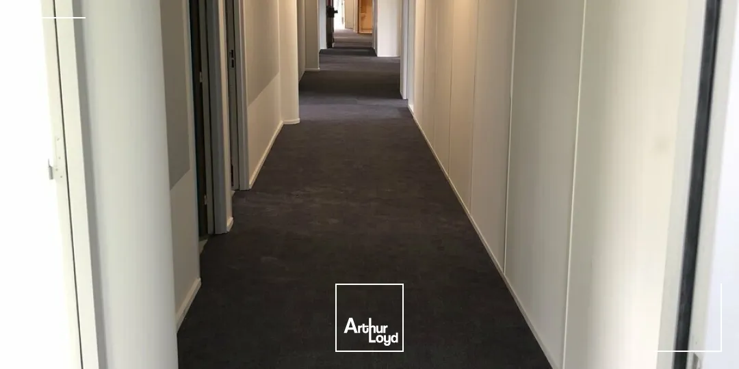 TOURS BUREAUX A LOUER de 44 M² A 2557 M² PARKINGS