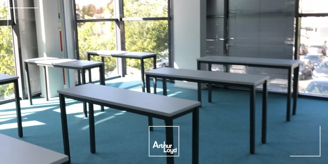 TOURS BUREAUX A LOUER de 44 M² A 2557 M² PARKINGS