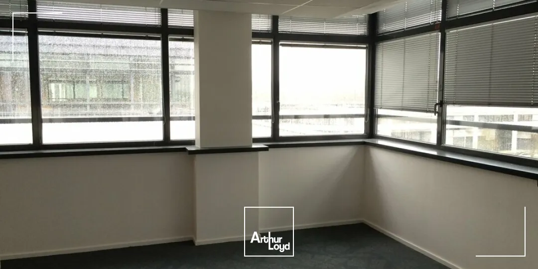 TOURS BUREAUX A LOUER de 44 M² A 2557 M² PARKINGS