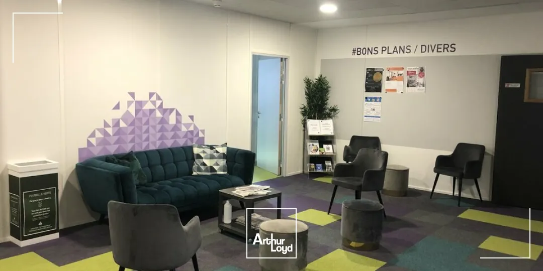 TOURS BUREAUX A LOUER de 44 M² A 2557 M² PARKINGS