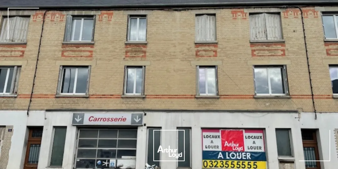 Local de 630 m2 à louer immédiatement sur un axe passant, proche du centre-ville de Soissons avec accès PMR.