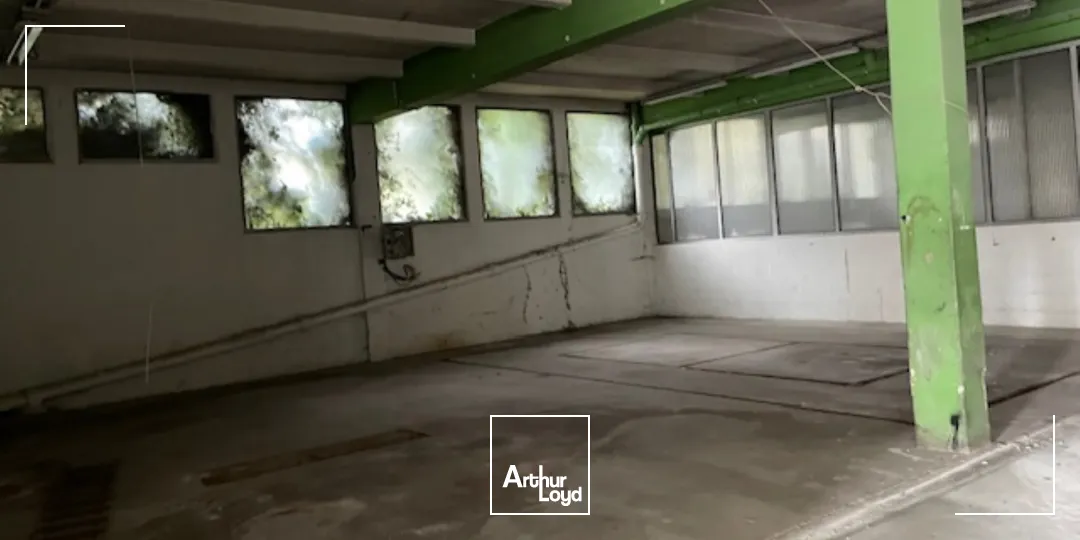 Local de 630 m2 à louer immédiatement sur un axe passant, proche du centre-ville de Soissons avec accès PMR.